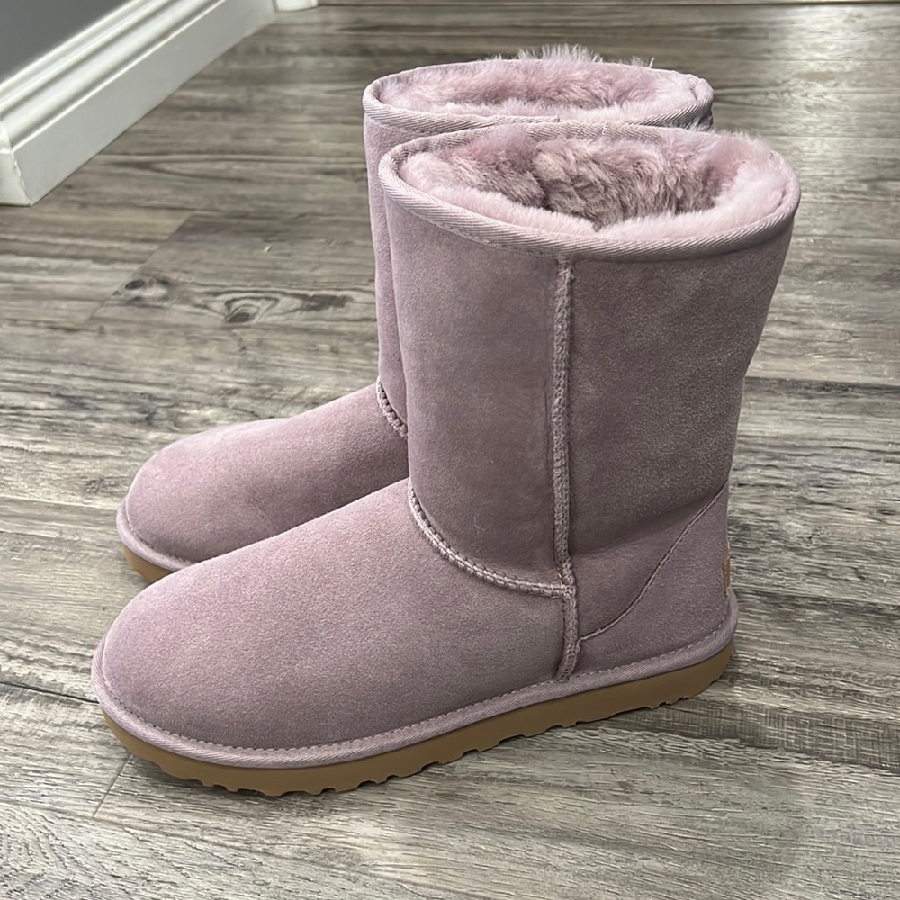 New UGG Lilac Classic Short II Boots